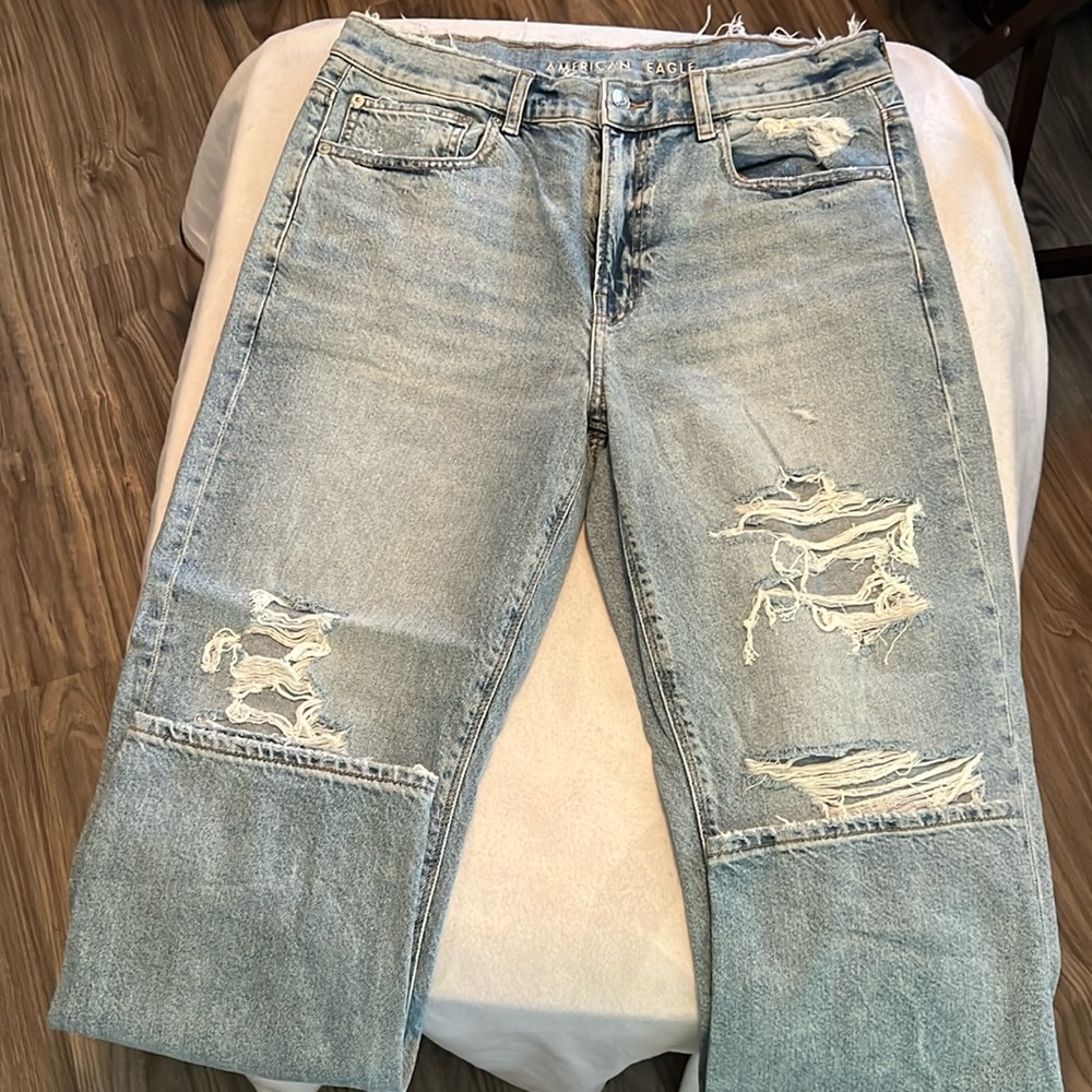 American Eagle women’s distressed straight leg. Size 12/short.